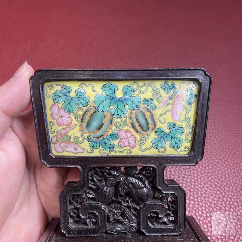 清乾隆 柠檬黄地洋彩瓜瓞绵绵砚屏一对 - 图13